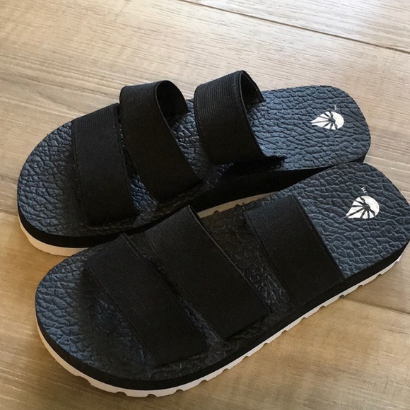 The Academy Brand Slide Sandals Size 6 - Picture 3 of 4